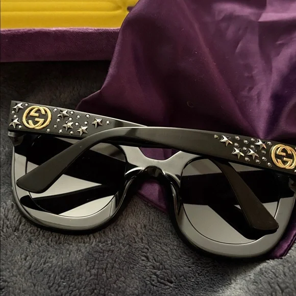 Gucci Star-Embellished Sunglasses with Purple Case  display picture 1